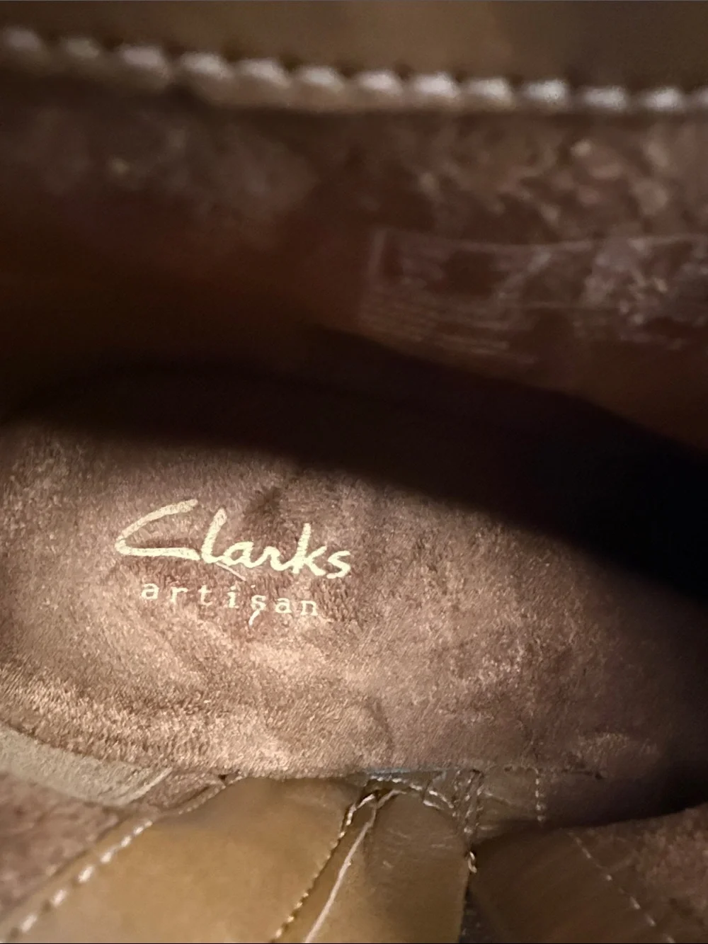 Clarks Artisan Boots Wm 8M Brown Suede Ankle Distressed Stacked Heel